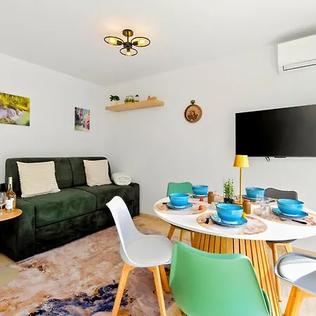 5 Pers - Centre - Climatise * مينتون