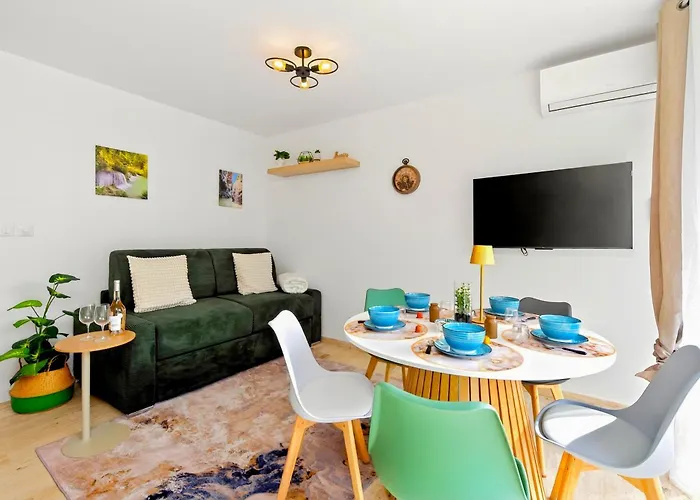 5 Pers - Centre - Climatise * Menton