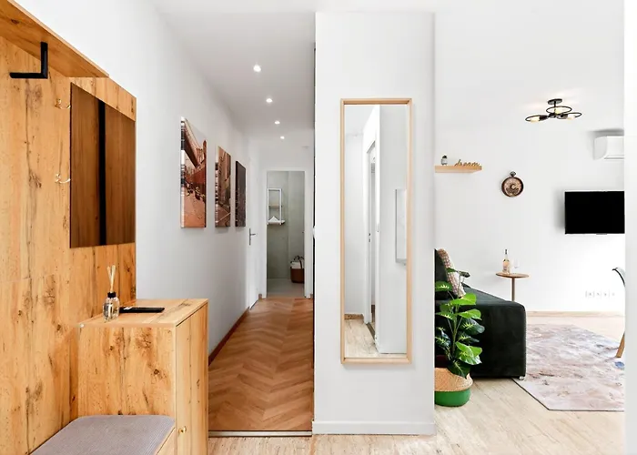 5 Pers - Centre - Climatise مينتون