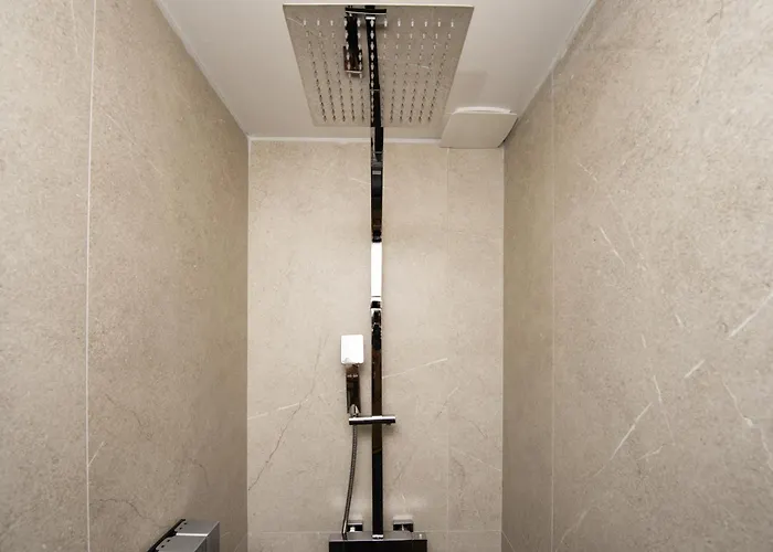 شقة 5 Pers - Centre - Climatise مينتون